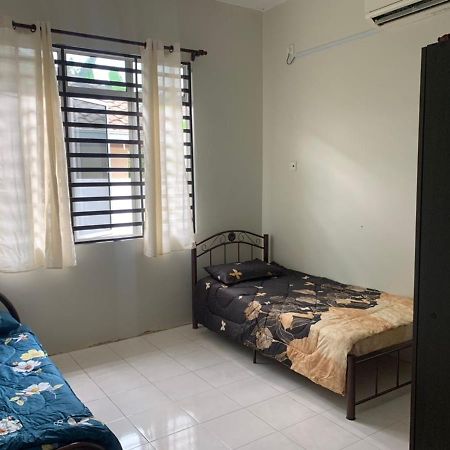 Homestay Maryam Lumut Exterior photo